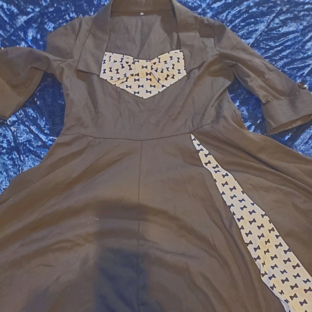 Vintage style 3/4 sleeve black dress with bows